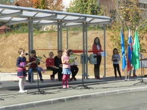 Otvoritev povezovalne ceste in avtobusnega postajališča pri Osnovni šoli Semič 7